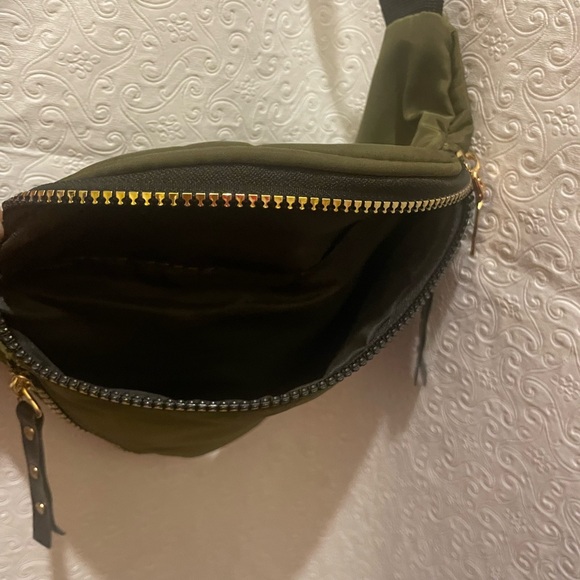 Green Nylon Crossbody Belt Bag Sports Bag Fanny Pack Gold Metal Zipper Accents - Picture 13 of 13